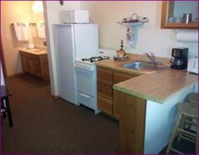 Honey Bear Lodge & Cabins