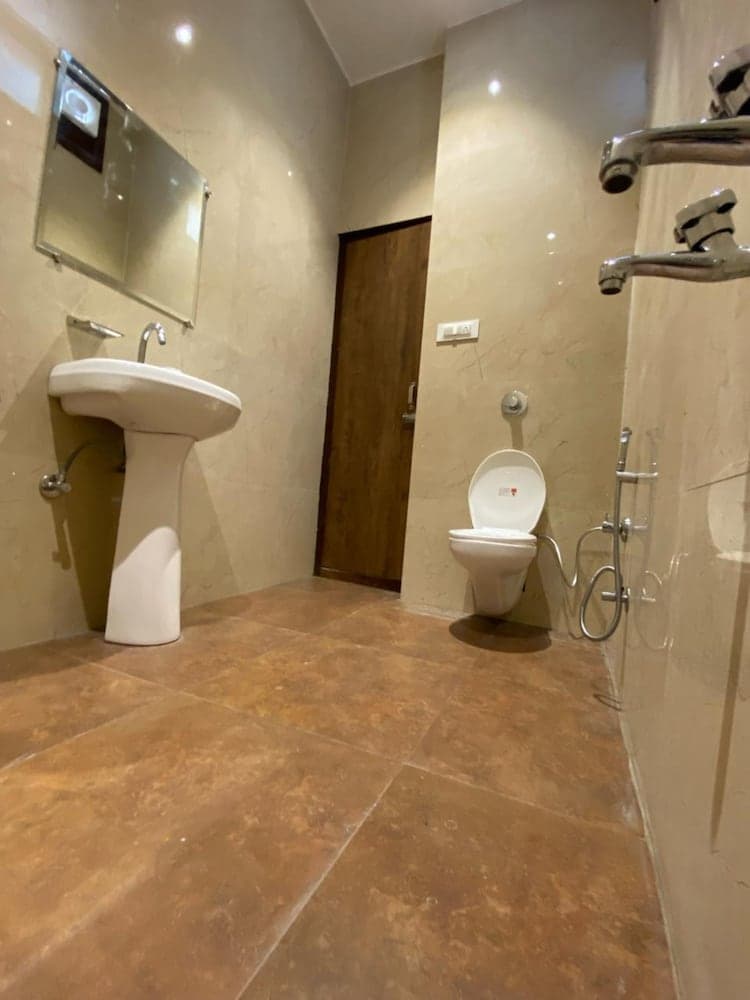Goroomgo JK Residency Amritsar