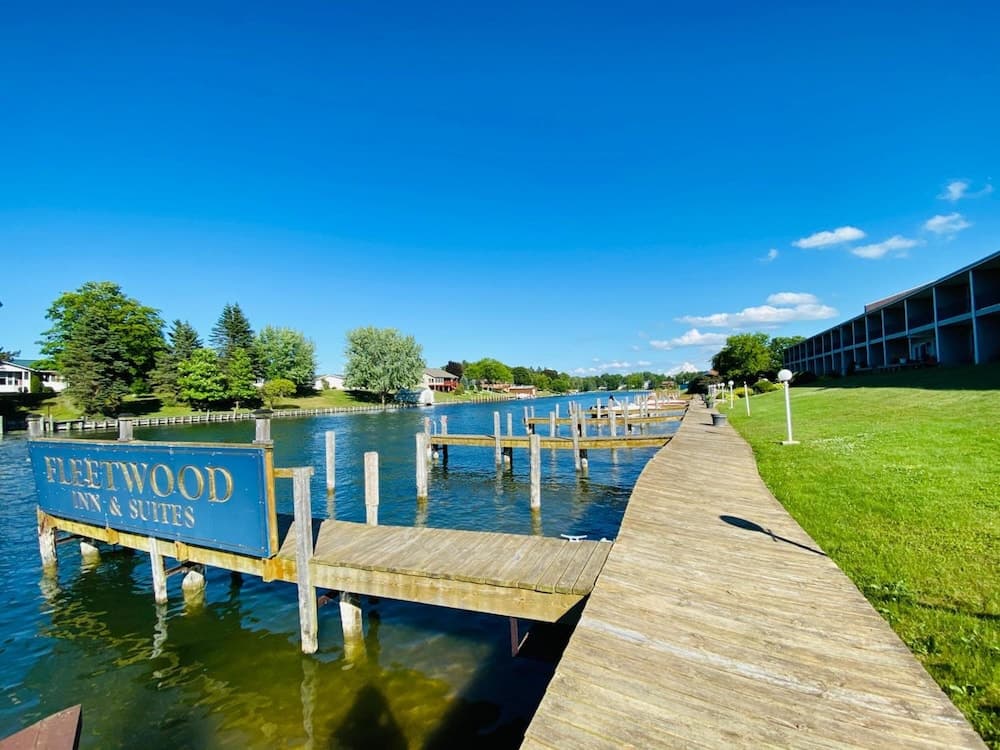 Fleetwood Inn & Suites