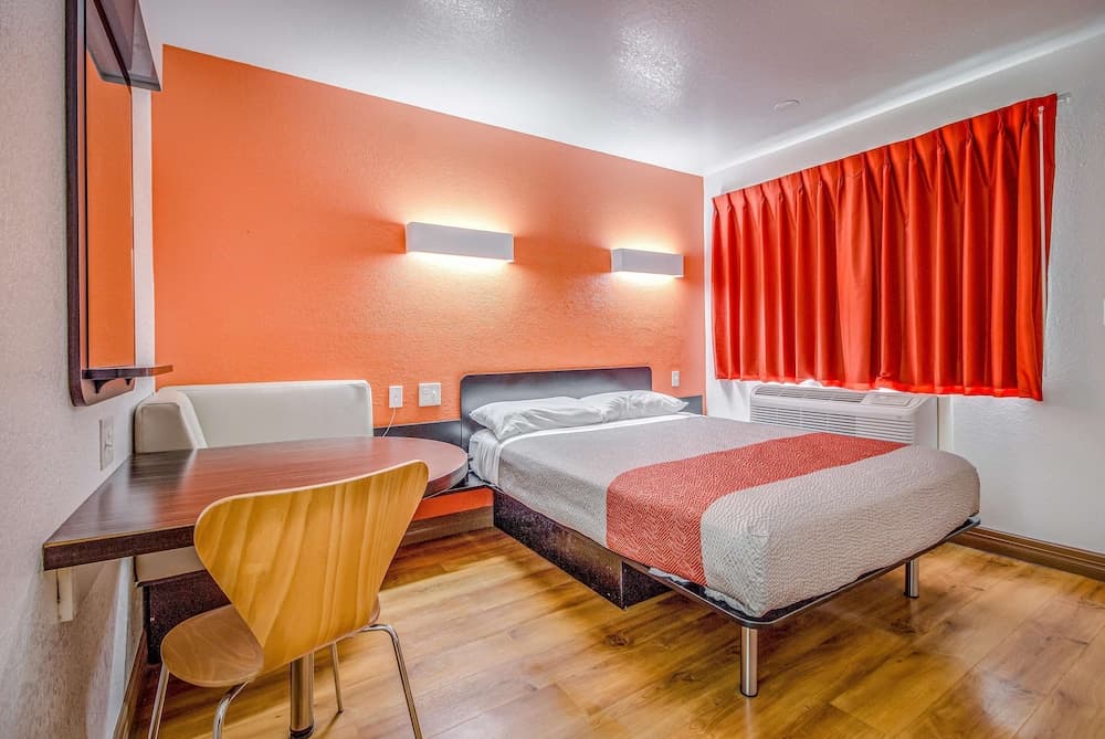 Motel 6-Conroe, TX