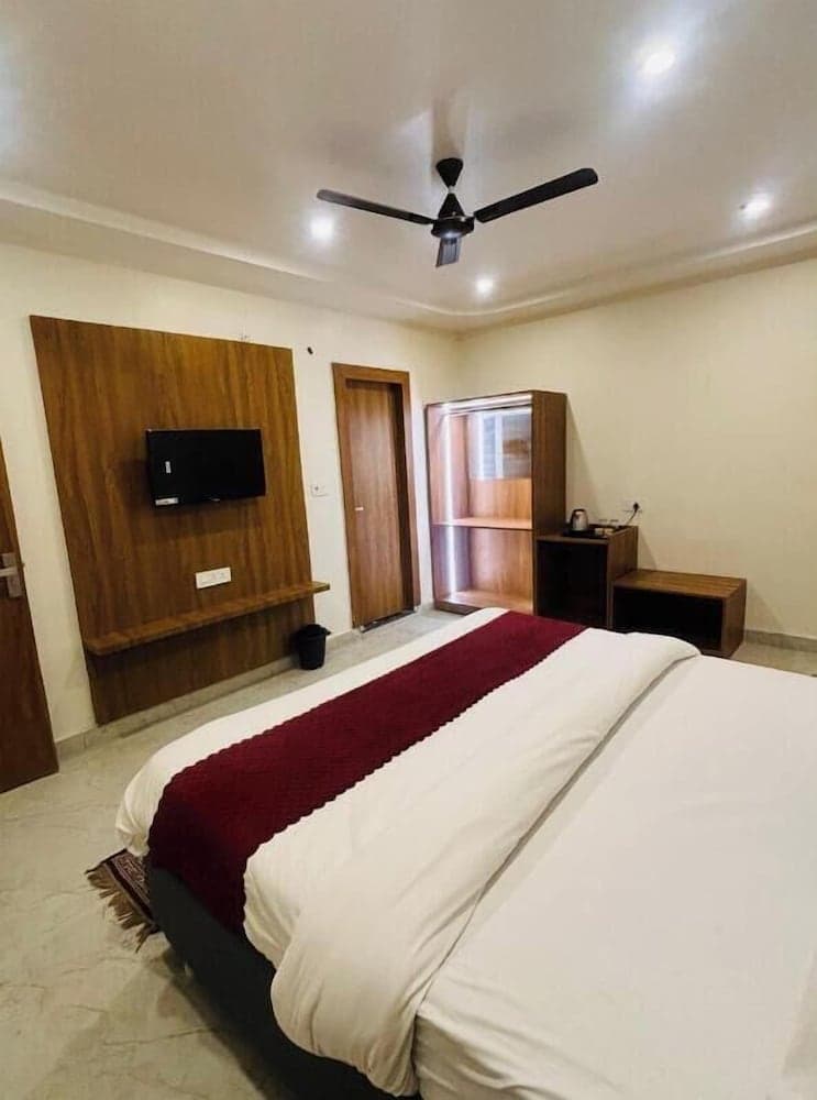 Maharishi Inn