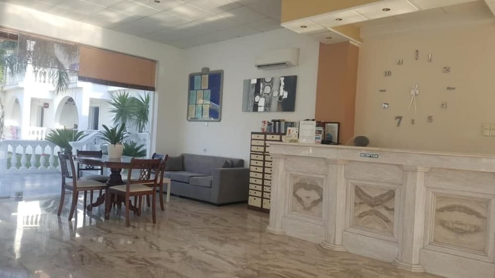 Mariana Hotel & Studios