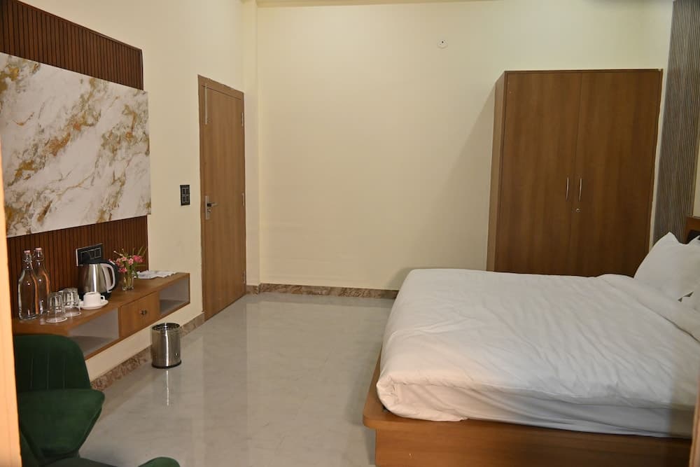 The Dollar Hotel & Resort