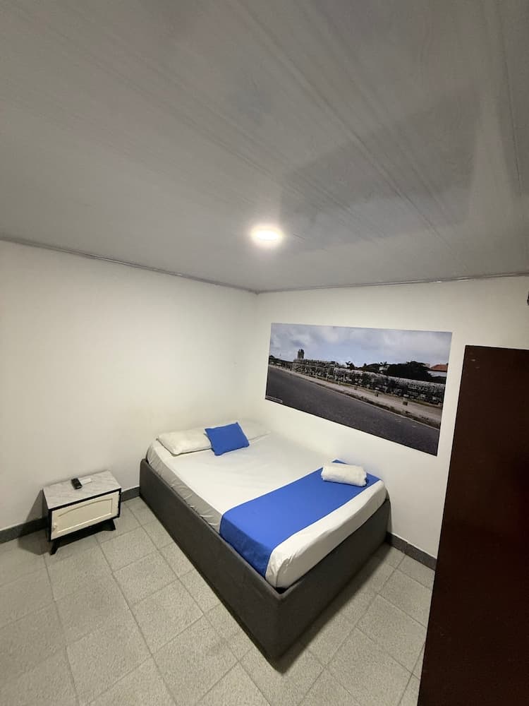 Hotel Toledo FL