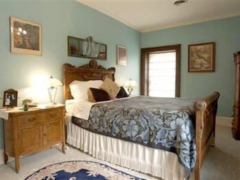 Moondance Inn Bed & Breakfast