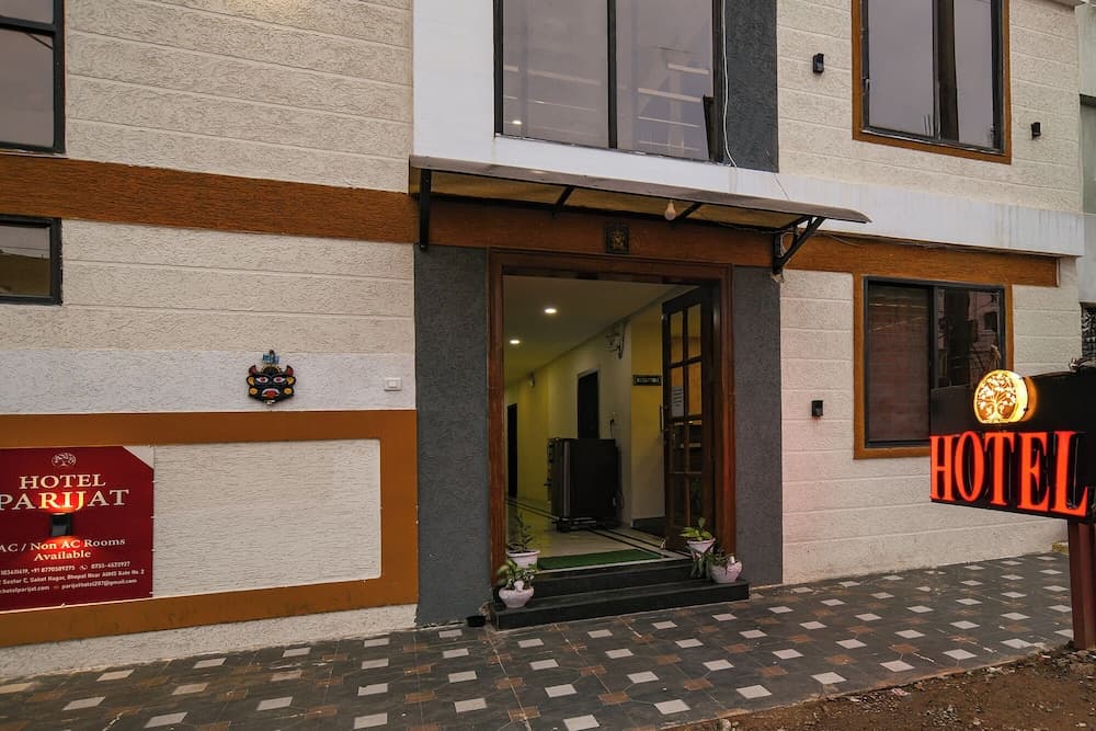 Fabhotel Parijat