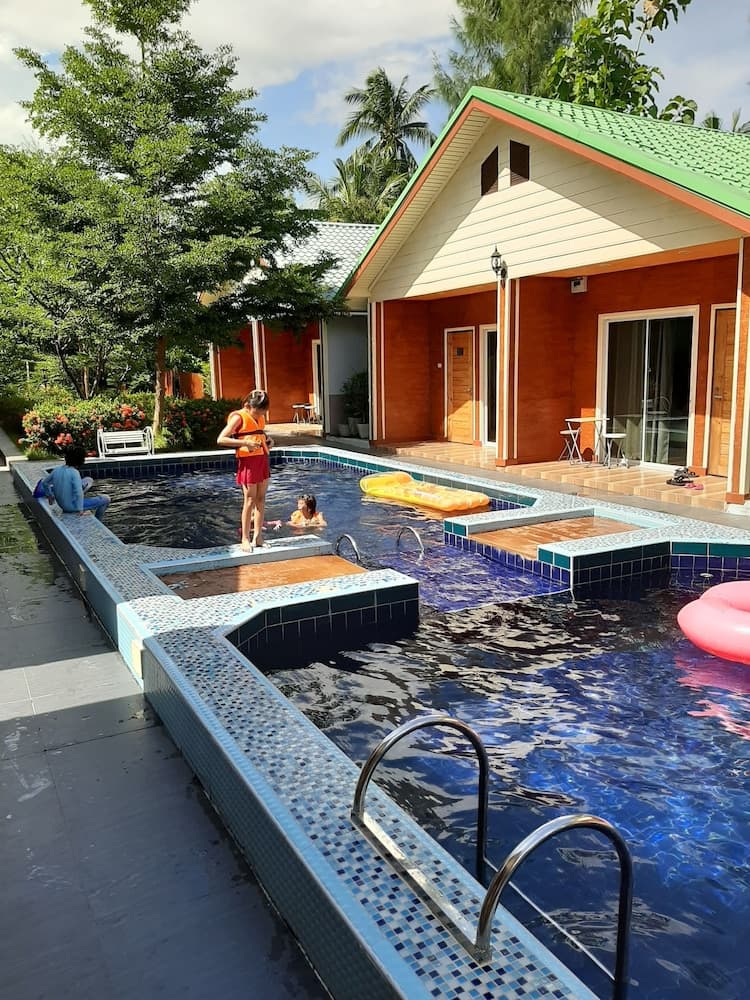 Phen Waree Ampawa Resort