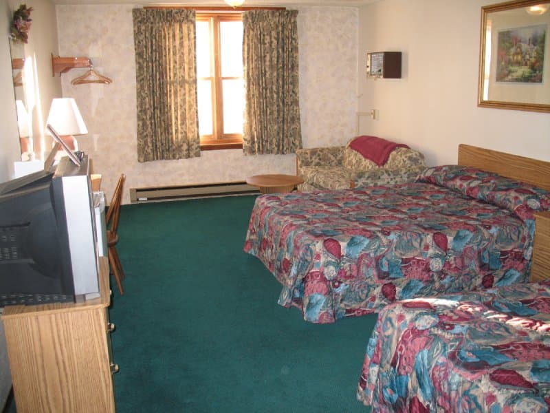 Glacier Gateway Inn