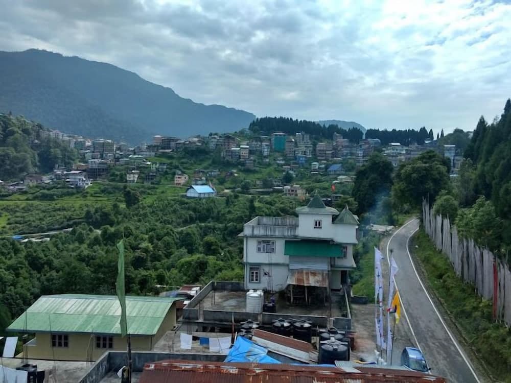 Hotel Ravongla Star