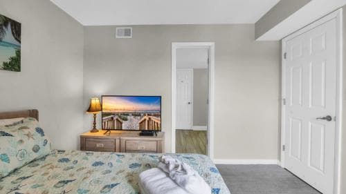 Huge Oceanfront End Unit Top Location with Pool