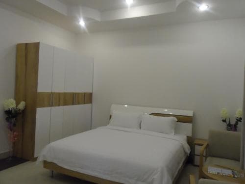 Al Mandoos Hotel