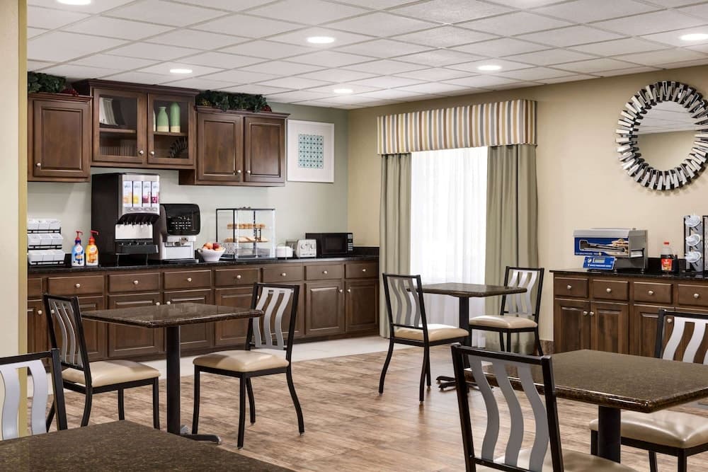 Super 8 by Wyndham Savannah