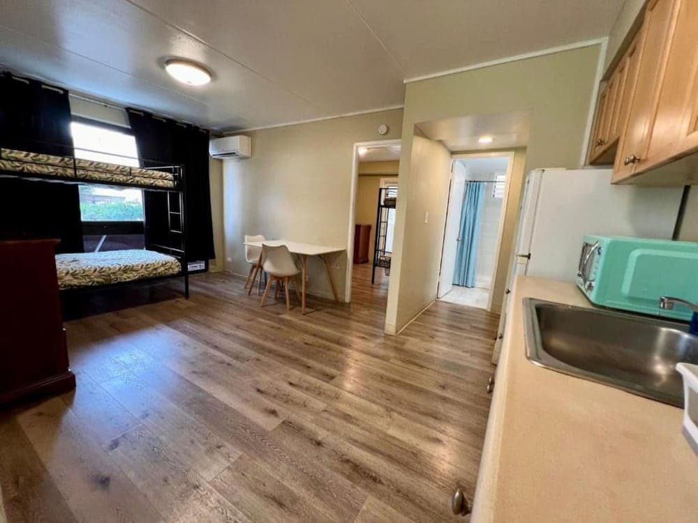 Waikiki Beachside Hostel