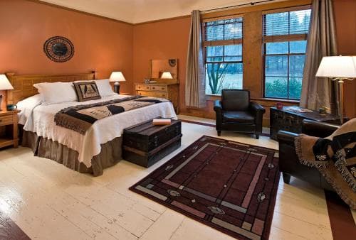 Mccloud Mercantile Hotel