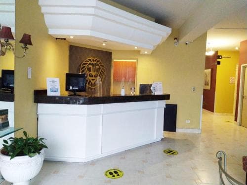 Leon De Oro Inn & Suites