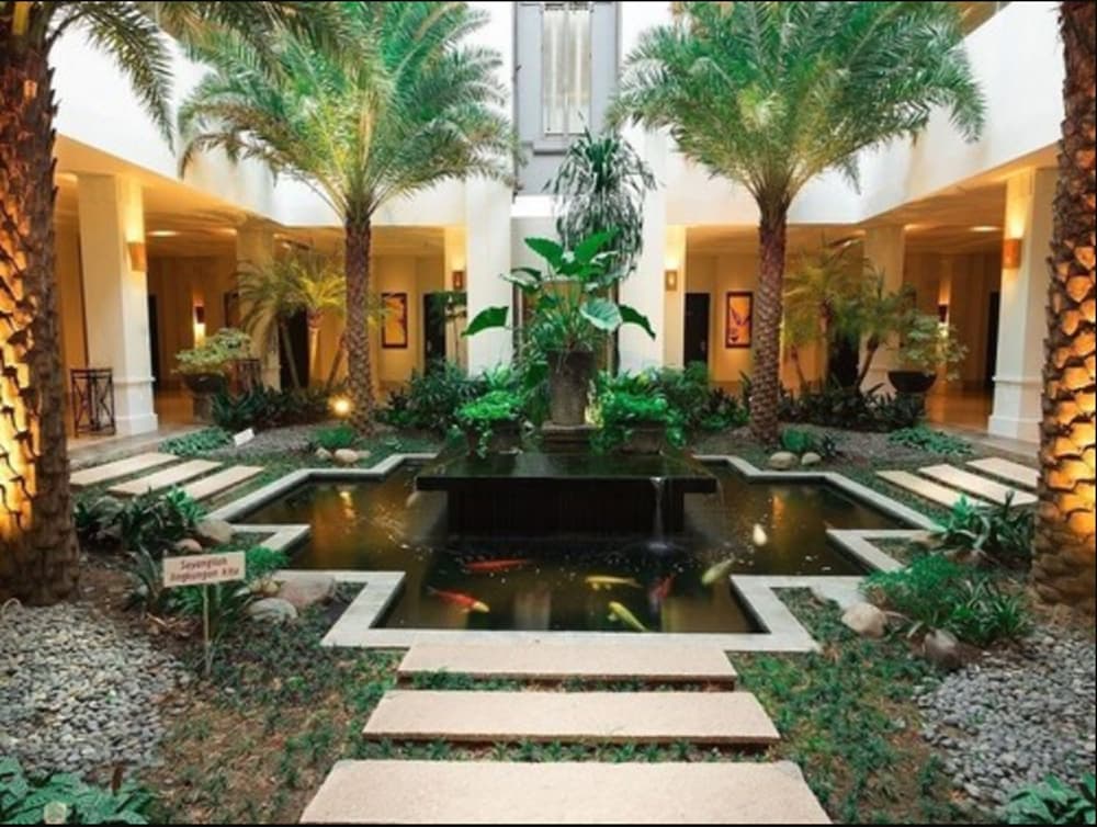 Rattan Inn