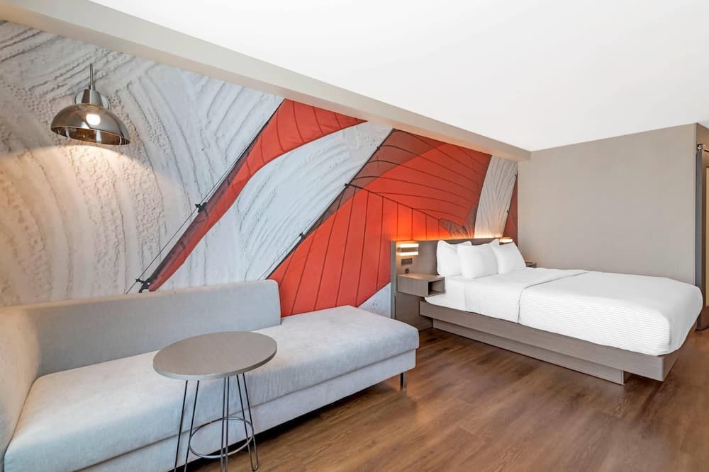 Cambria Hotel & Suites Plymouth