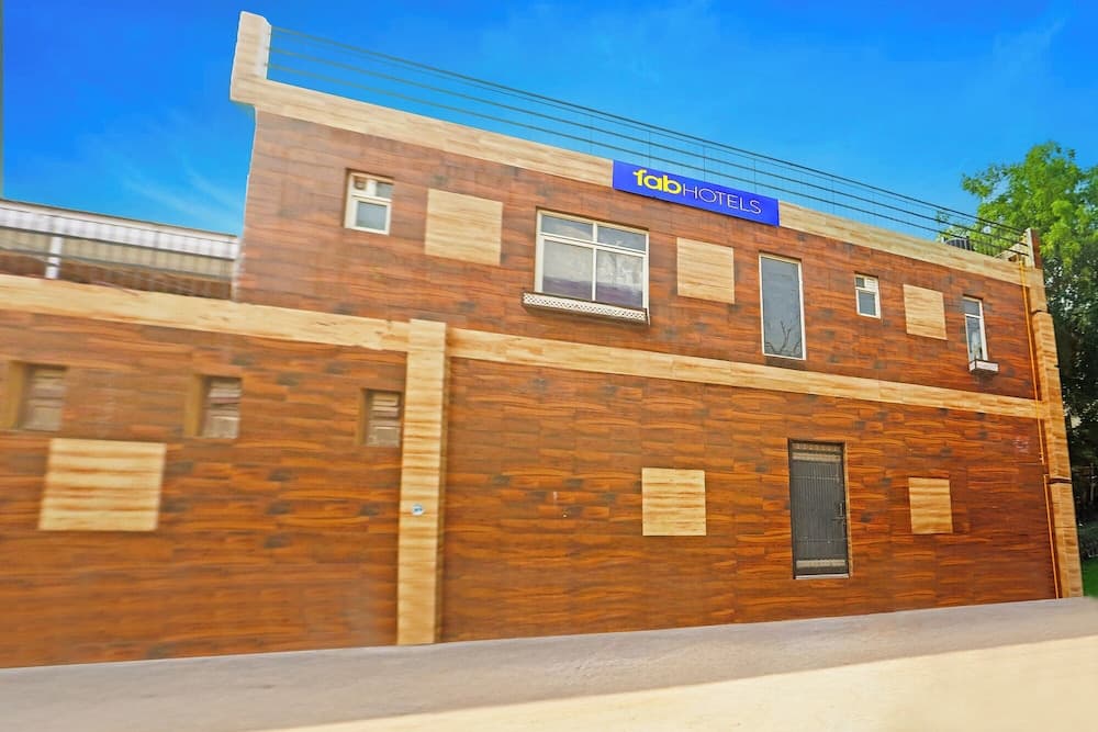 Fabhotel Vasant Villa