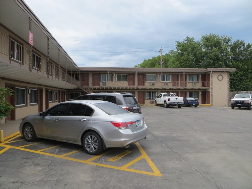 Broadway Inn