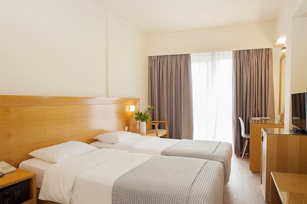 Athinais Hotel