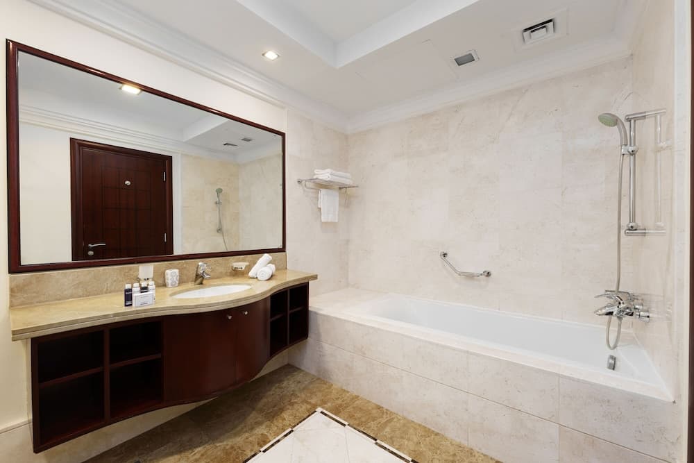 Maison Privee - Charming Apt with Sea View on the Palm Jumeirah