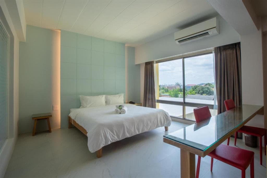 โรงแรมโกลว์ รัตนา เพลส