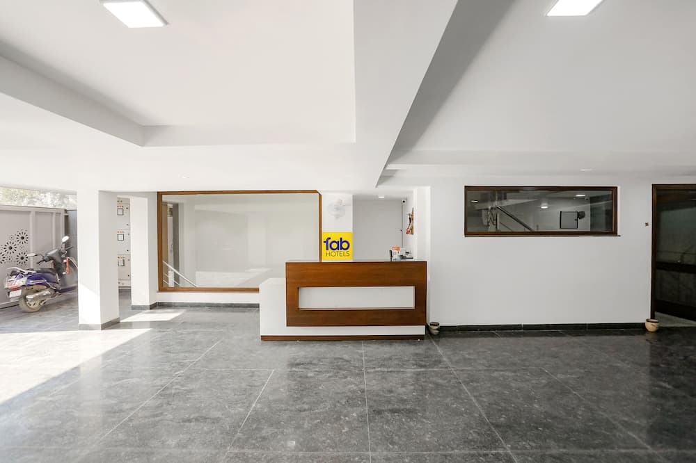 FabExpress Aerosky Deluxe - Nr Yashobhoomi Convention Centre