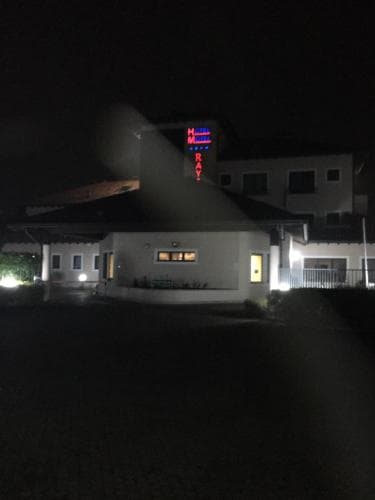 Raya Hotel Motel