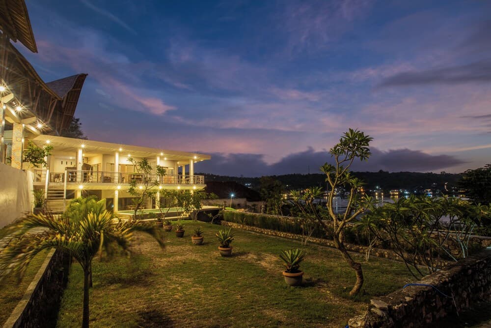 Nusa View - Oceanfront Rentals
