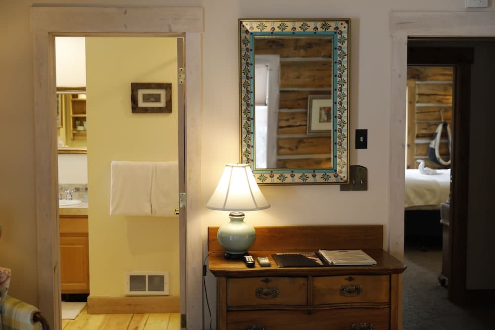 Bentwood Inn