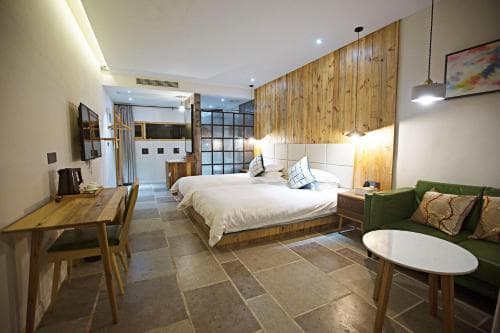 X Chi Hotel
