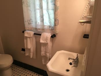 Parkway Inn