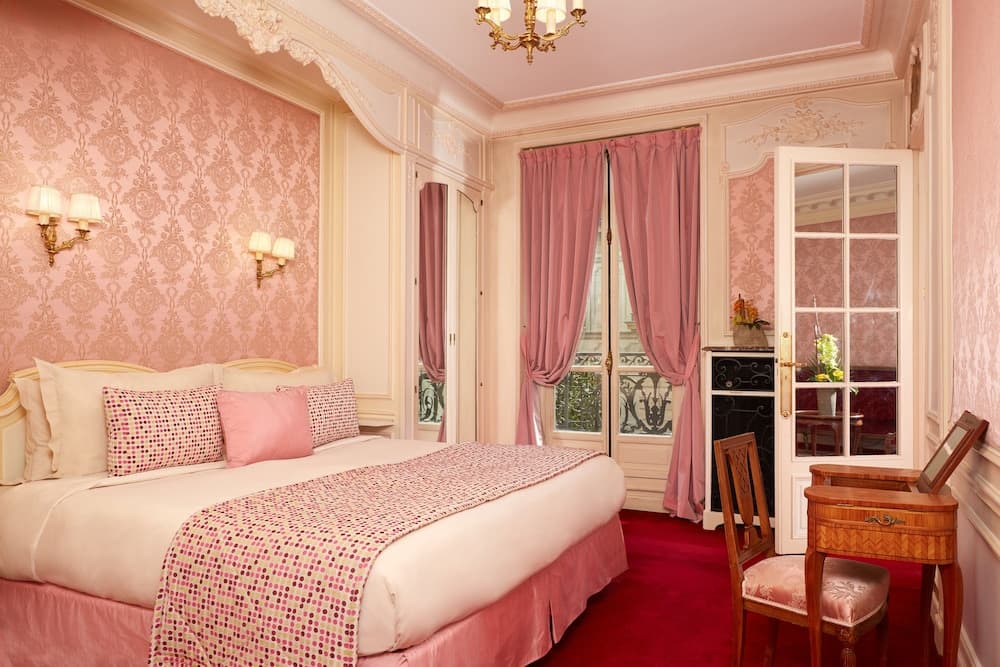 Hotel Raphael