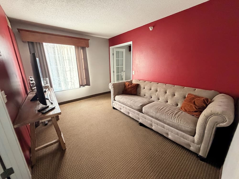 River Hills Hotel
