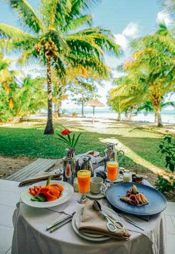 Paradis Beachcomber Golf Resort & Spa