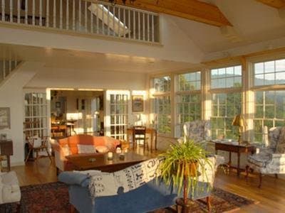 Apple Hill Inn
