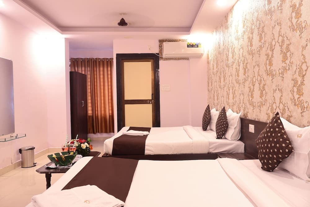 HOTEL GOLDEN TREE