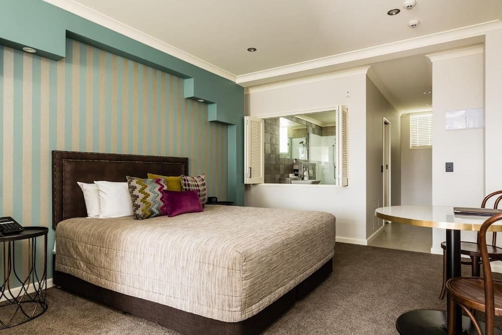 Pebble Beach Motor Inn