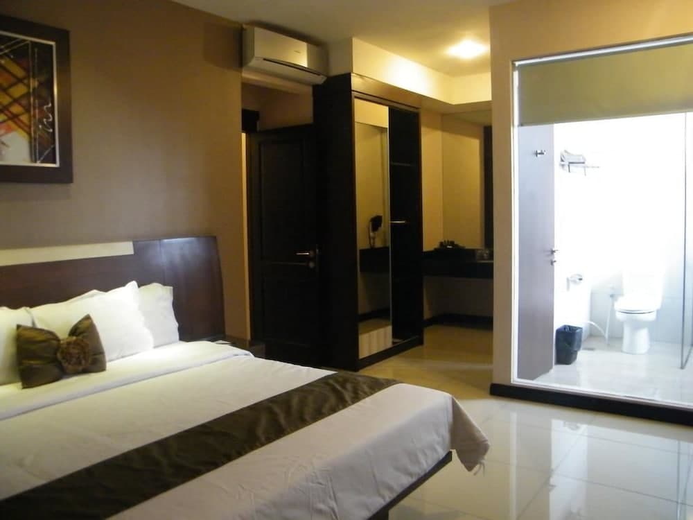 Scarlet Dago Hotel