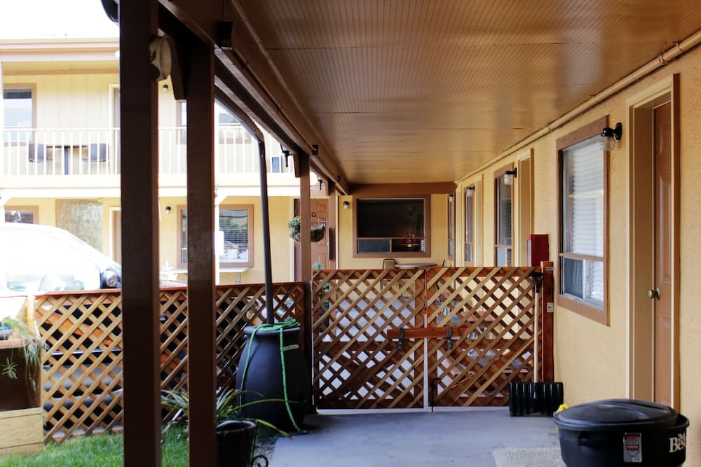 Country Motor Inn