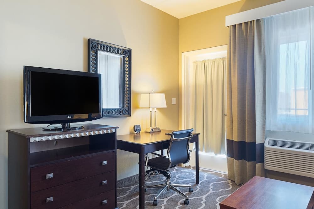 Comfort Suites Beachside
