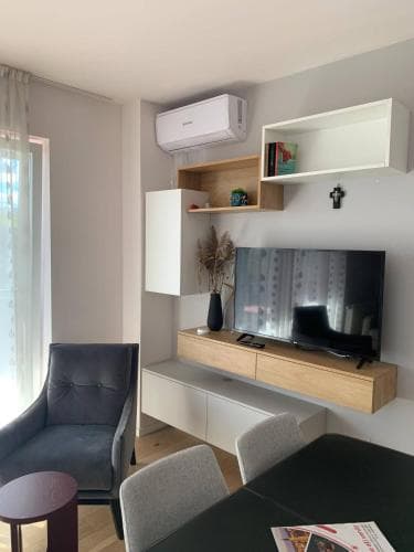 The Comfy Nest - Parking, King Size Bed, Smart Tv