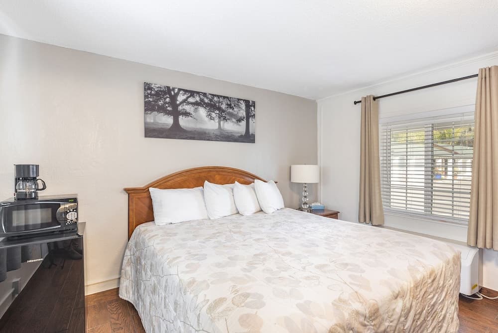 Vineyard Valley Inn