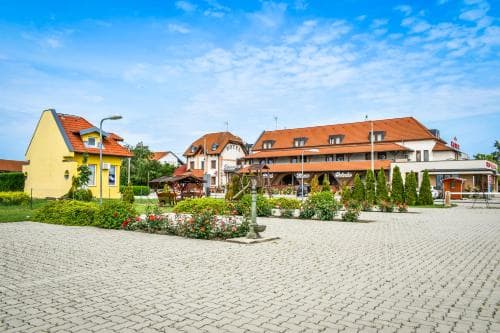 Rozsa Csarda Restaurant Hotel
