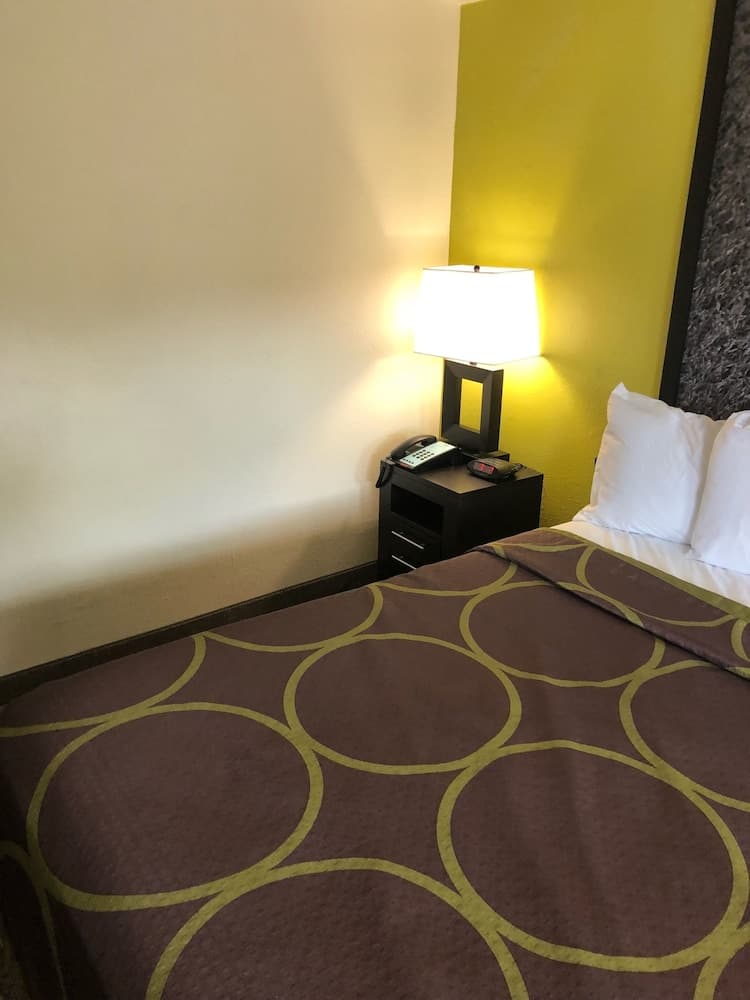 Super 8 by Wyndham Augusta