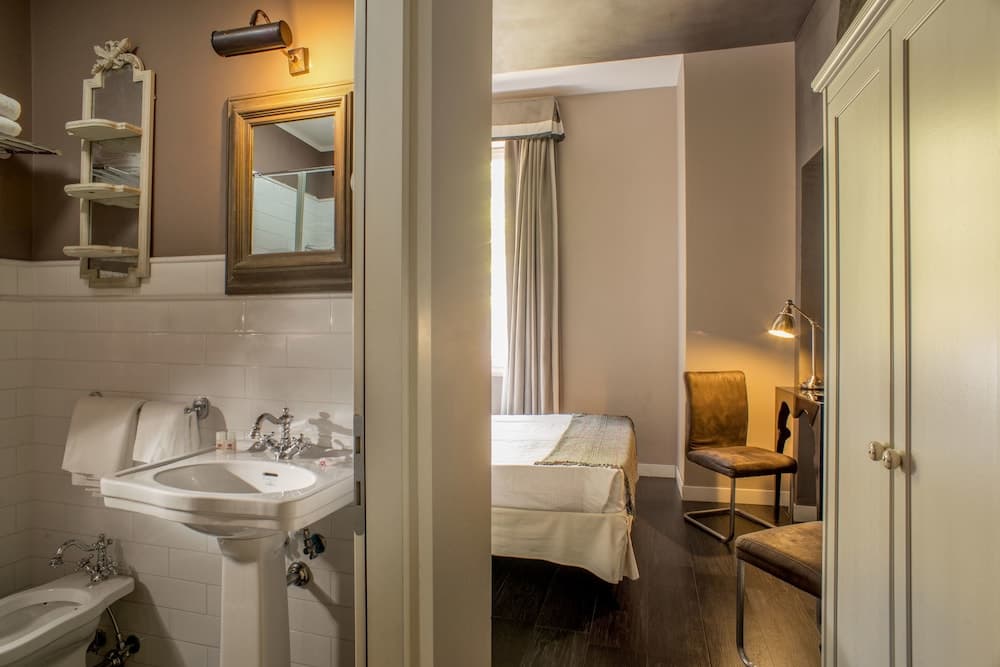 The B Place Hotel
