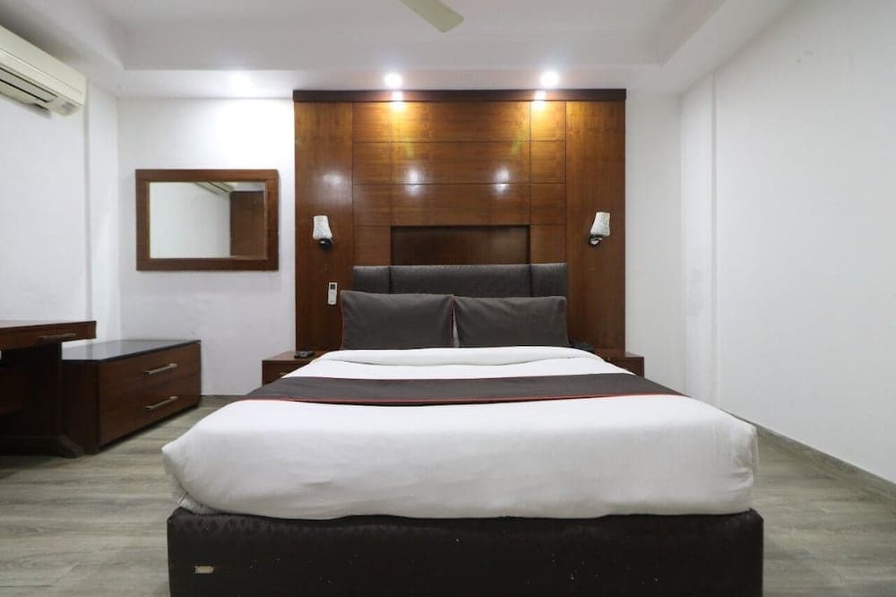 GoldRoom