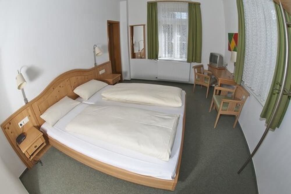 Action Forest Hotel