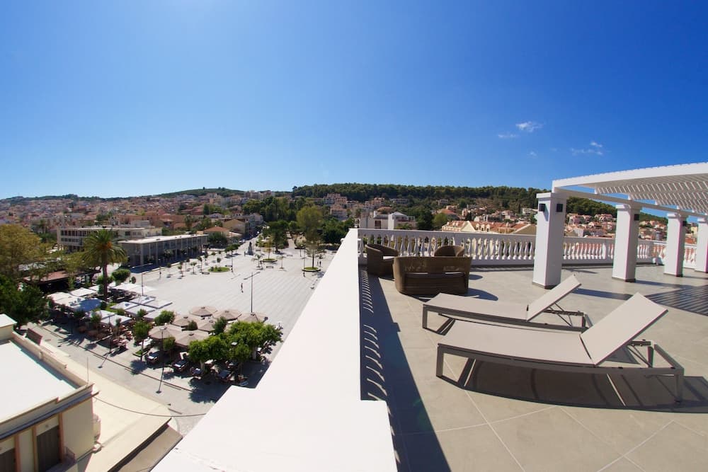 Aenos Hotel