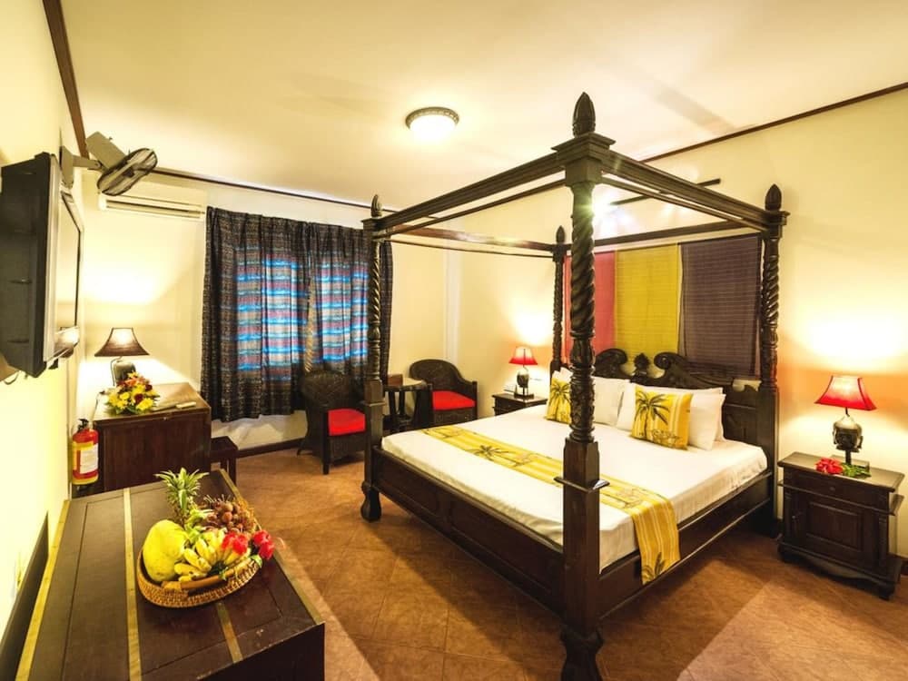 Red Hibiscus Hotel